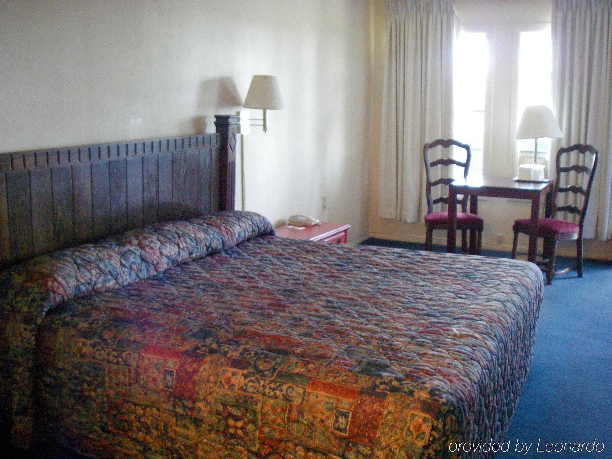 רואידוסו Swiss Chalet Inn חדר תמונה